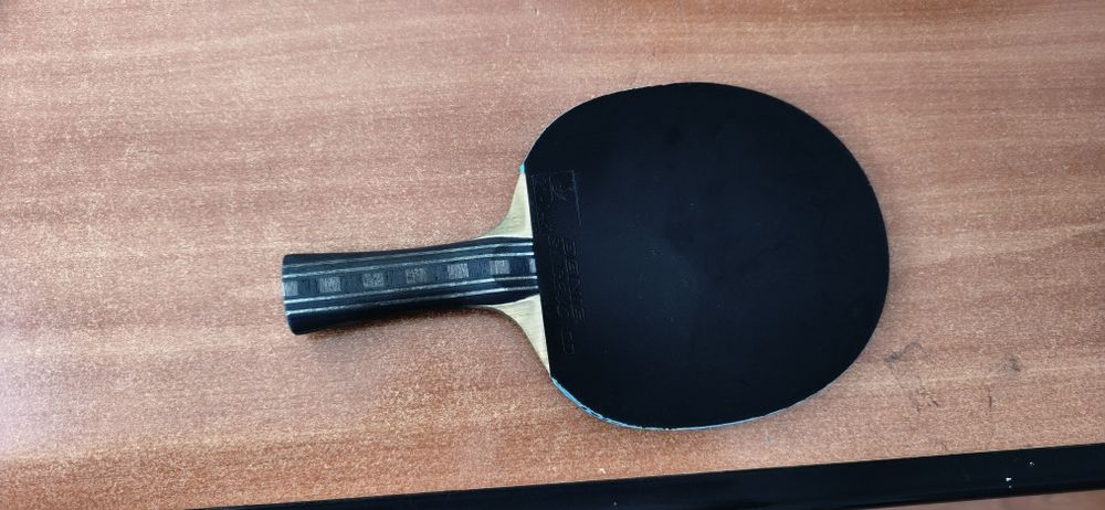 Vând paleta tenis de masă