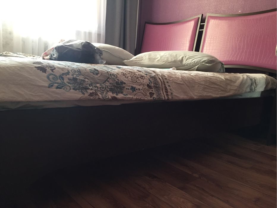 Продам спальный гарнитур