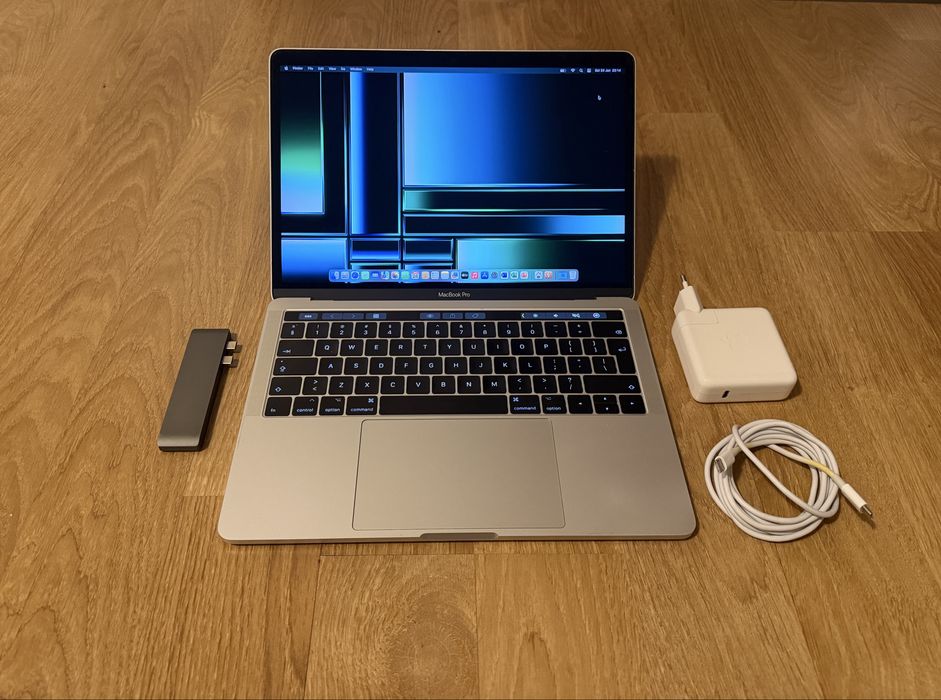 Laptop Apple MacBook Pro Retina 13-inch 2017 touch bar 4 thunderbolt 3