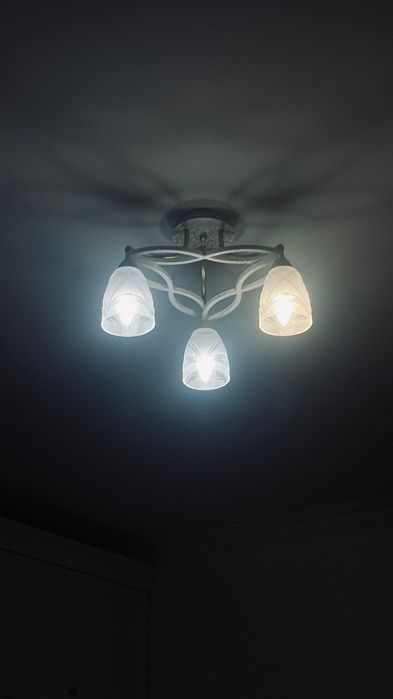 Продам люстру хорошее состояние