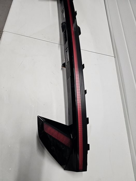 Stop spate central hayon Hyundai Tucson 4 cod : 92403N7120