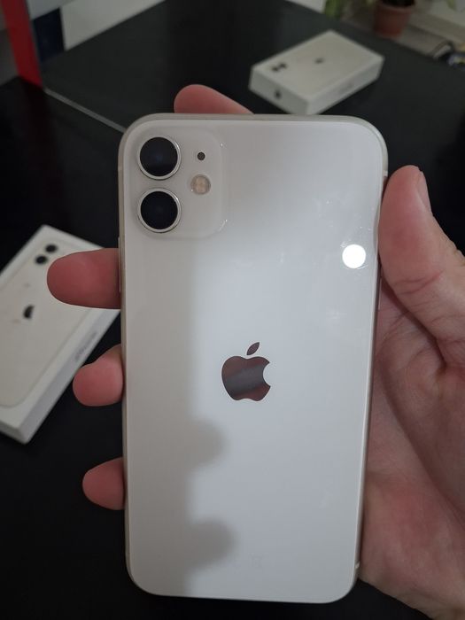 Айфон 11 в отличном состояние