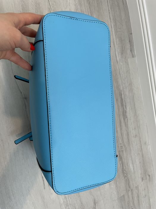 Vand geanta Guess in stare impecabila, ca noua