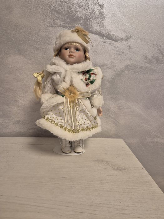 Продавам порцеланови кукли