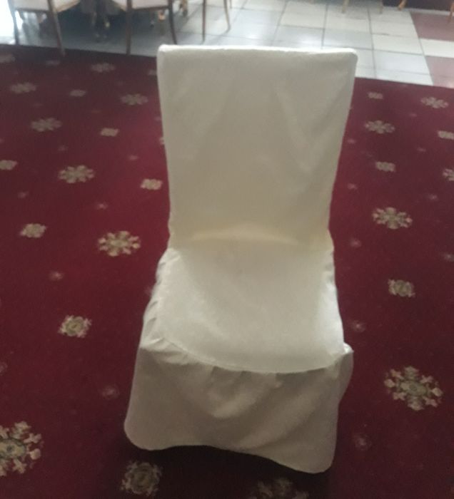 Toʻyxona uchun stullar chexoli bilan