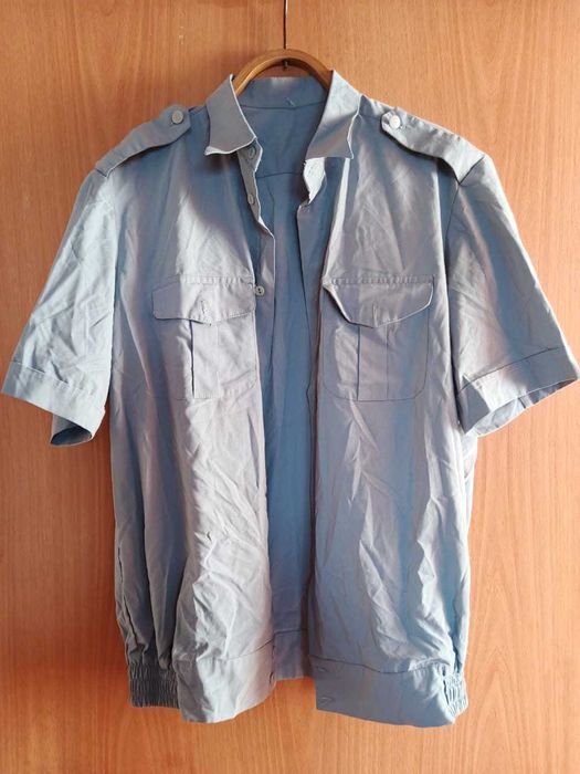 Рубашки охранника.