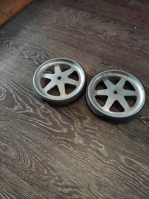 Колеса на тележку.