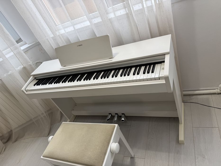 Pian Yamaha Arius YDP143 WH