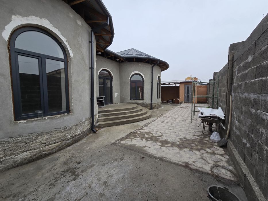 3 sotixlik xovli uy sotiladi yangi krulgan