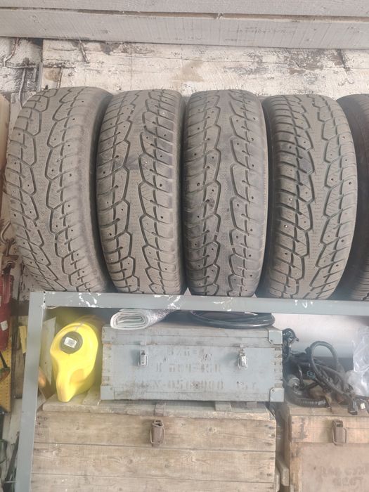 Продам автошины r16 215/60