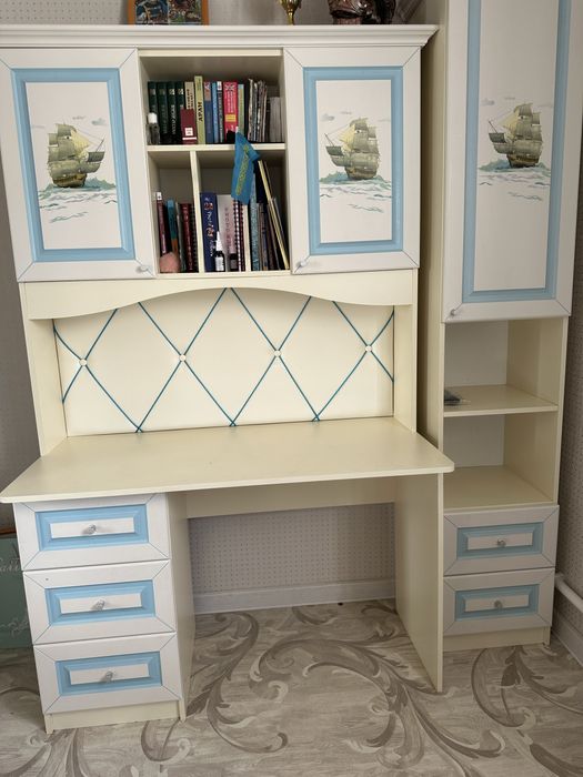 Продам шкаф, стол, пенал