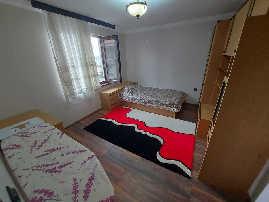 Триетажна къща, гр. Омуртаг