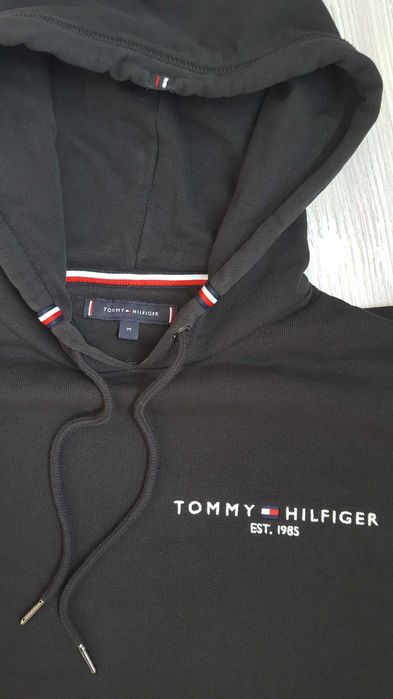Памучен суичър Tommy Hilfiger в черно с качулка размер М
