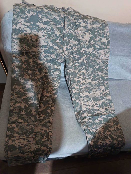 Камуфлажни дрехи - риза и клин