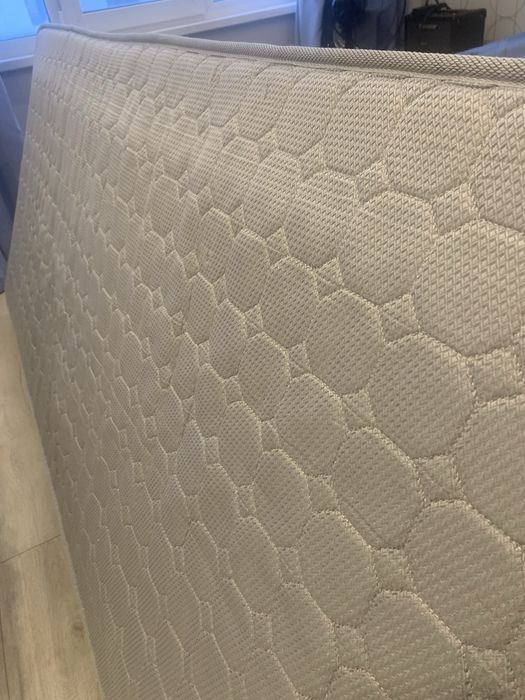 Матрас с кроватью