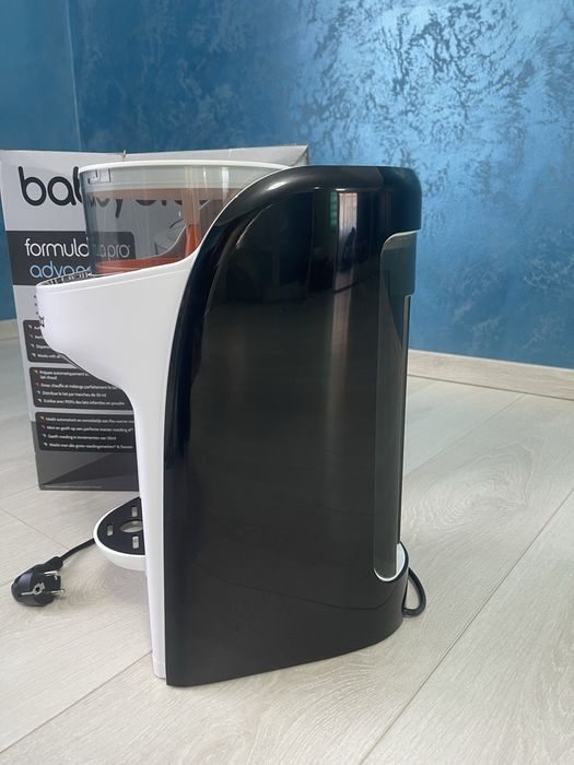 Baby Brezza formula Pro Advanced white