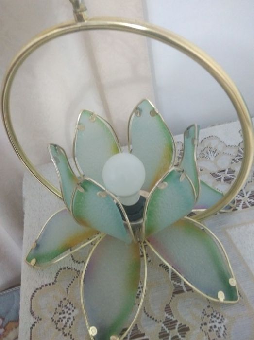 Продам люстру, стекло.