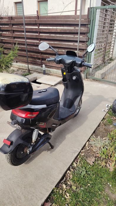 Vând scuter electric