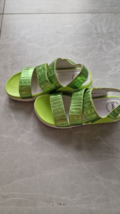 Продам сандали Crocs оригинал 35 34 размер