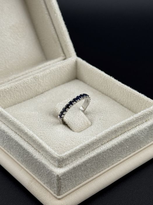 Кольцо с сапфирами