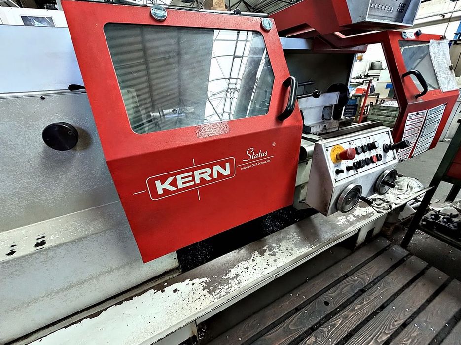Strung CNC cu cicluri de prelucrare KERN STATUS