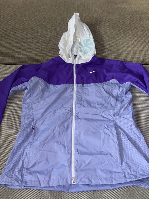 Дамски ветровки Nike и Asics