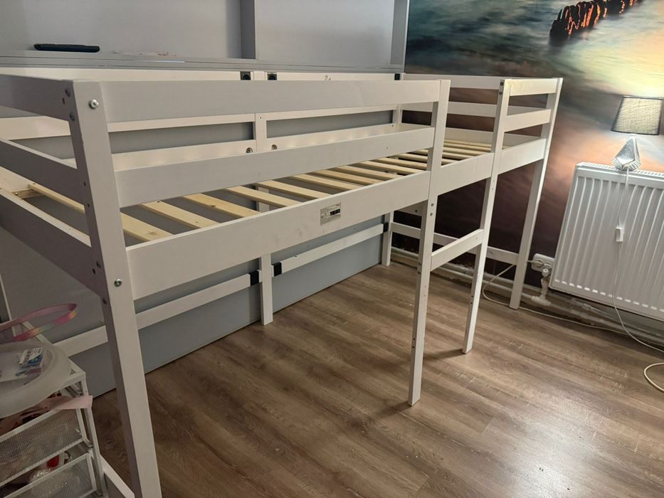 Pat copii supraetajat