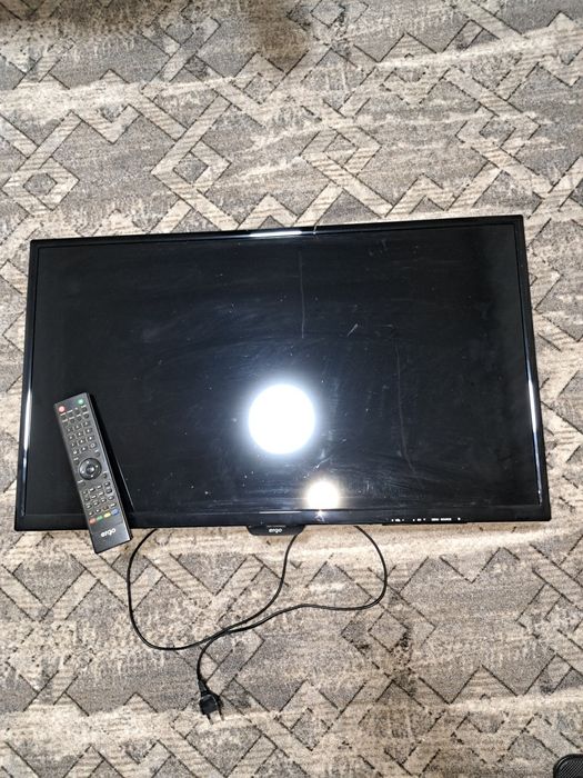 Продам телевизор, может кому-то надо на запчасти,просто перестал работ