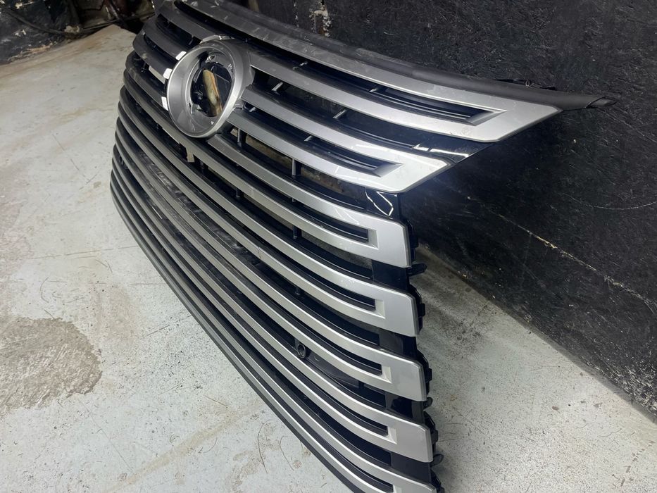 Продам решетку радиатора ЛХ 600