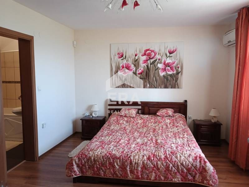 Къща на 3 километра от плажа и с изглед към залива на Слънчев Бряг