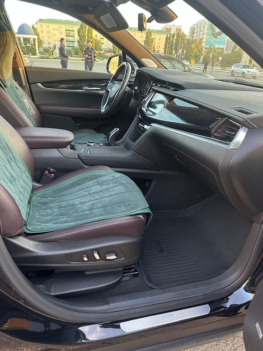 Продам машину Cadillac XT 6