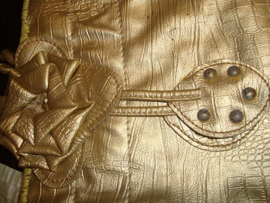 Дамска чанта стилна и елегантна