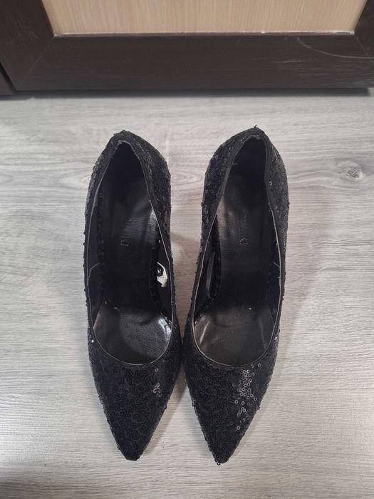 Черни високи обувки