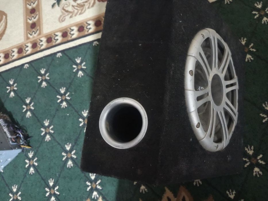 Magnitofon Pioneer va bass kalonka sotiladi.