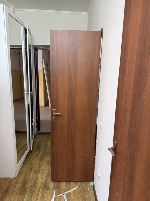 Деревянная дверь квартирная