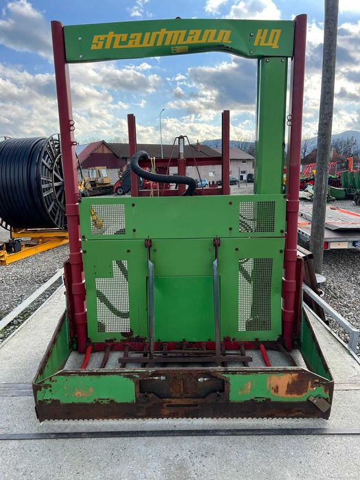 Резач за силаж Strautmann HQ – Обем 2,5 m³, с повдигач