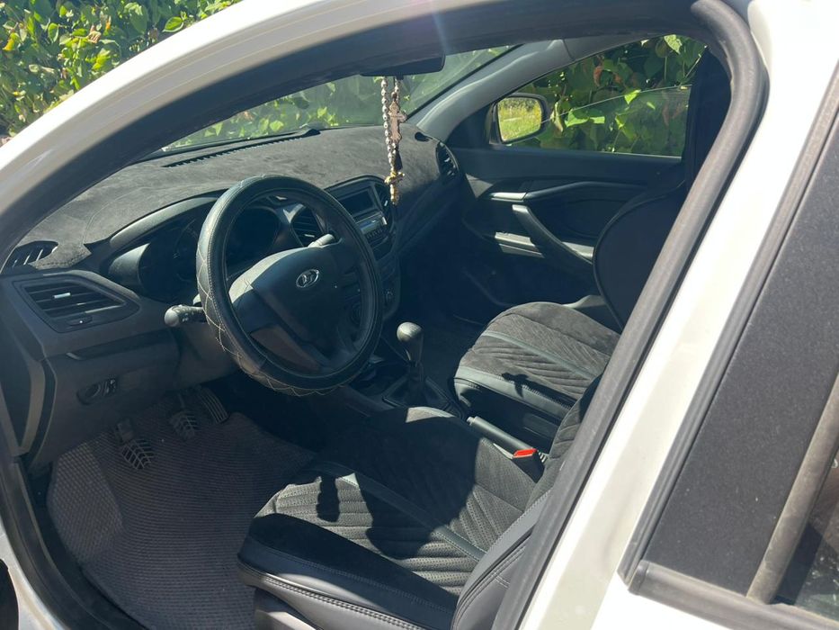 Продам лада Vesta 2019 года выпуска