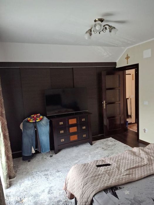 Casa cu etaj la Hudum