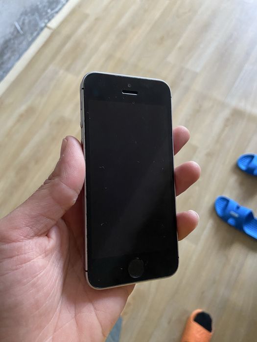 Продам Iphone SE состояние как новый