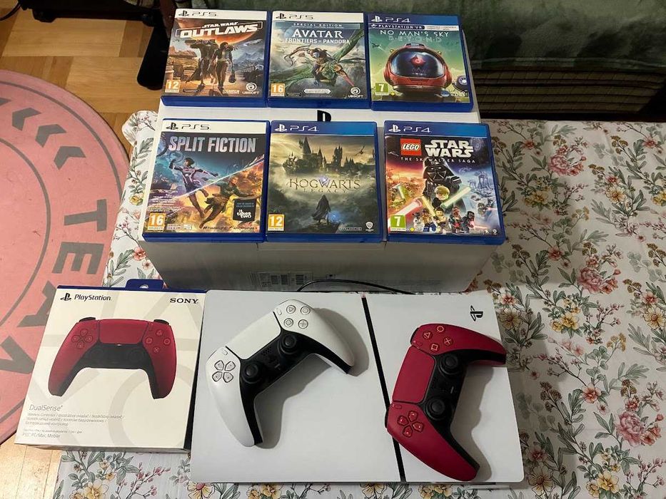 PlayStation 5 slim с игра Astro Bot + 6 игри и 2 джойстика