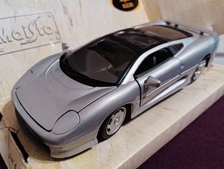 Умалени 1:43 миниколички.бг в Фейсбук