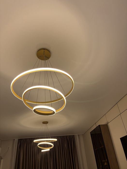 Люстра круглая.  2 шт