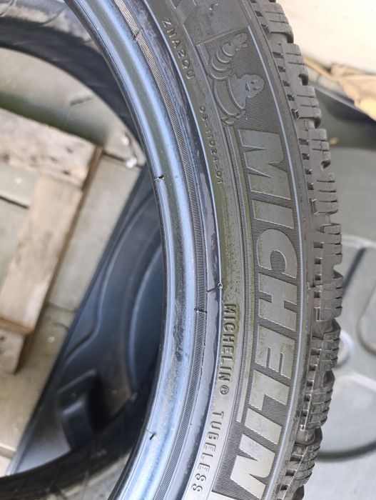Anvelope de iarnă 245 40 18 Michelin dot 2017