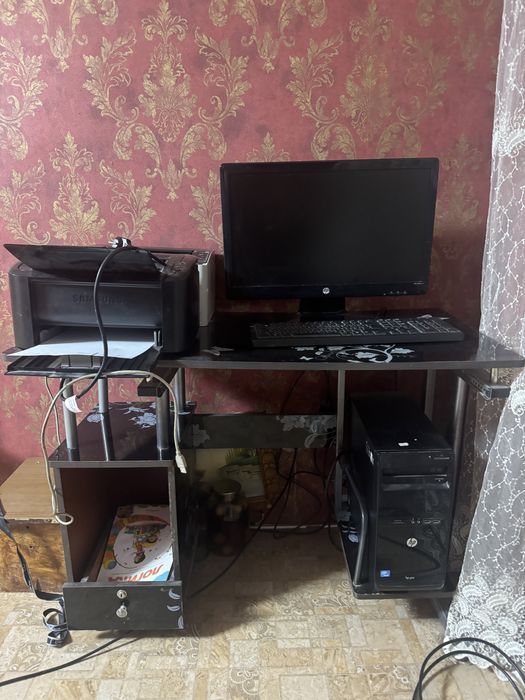 В Астане Продается компьютер вместе со столом