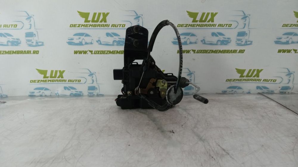 Broasca dreapta fata 3b0837868 Volkswagen Passat B5.5 (facelift) (2000 - 2005) 1.9 tdi AVB