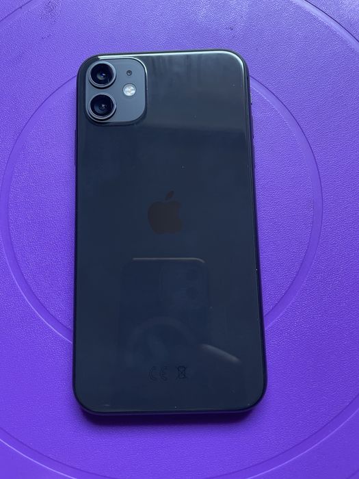 Vând iPhone 11 impecabil liber de rețea