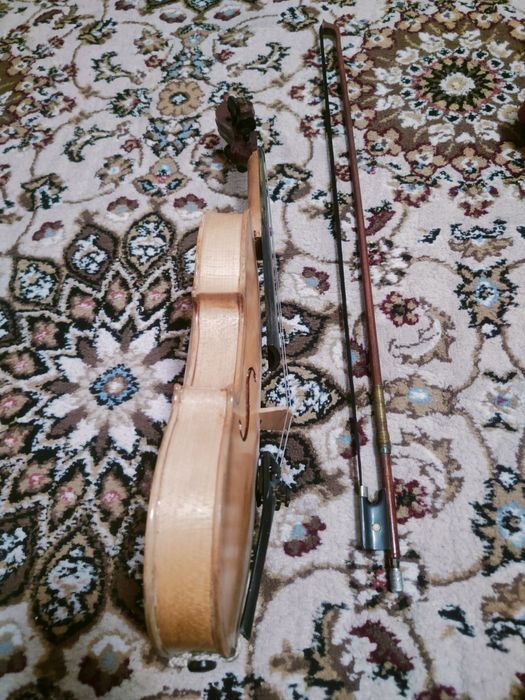 Skripka sotiladi Rossiyadan keltirilgan