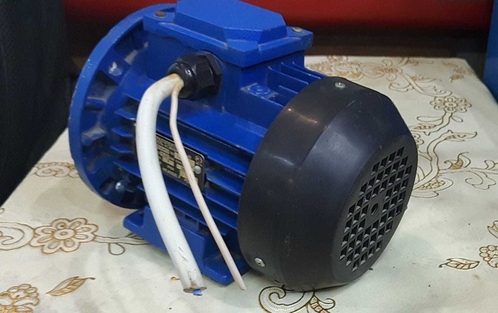 Продам  асинхронный двигатель