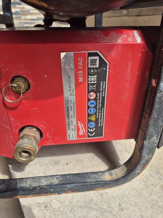 Компресор Milwaukee M18 FAC