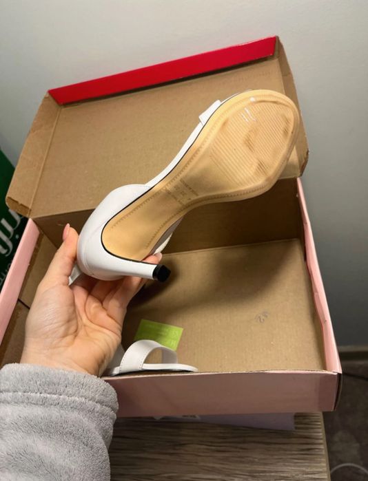 Sandale albe cu toc Epica